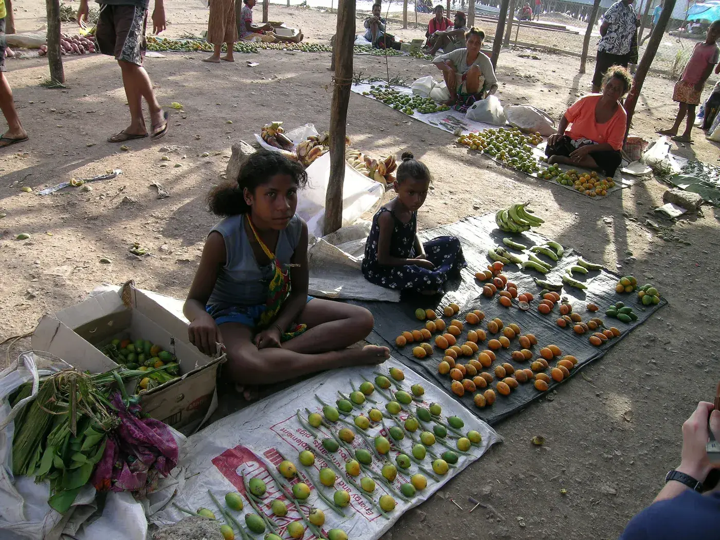 Illustrative PNG market photograph, AusAID / Australian Department of Foreign Affairs and Trade, CC BY 2.0